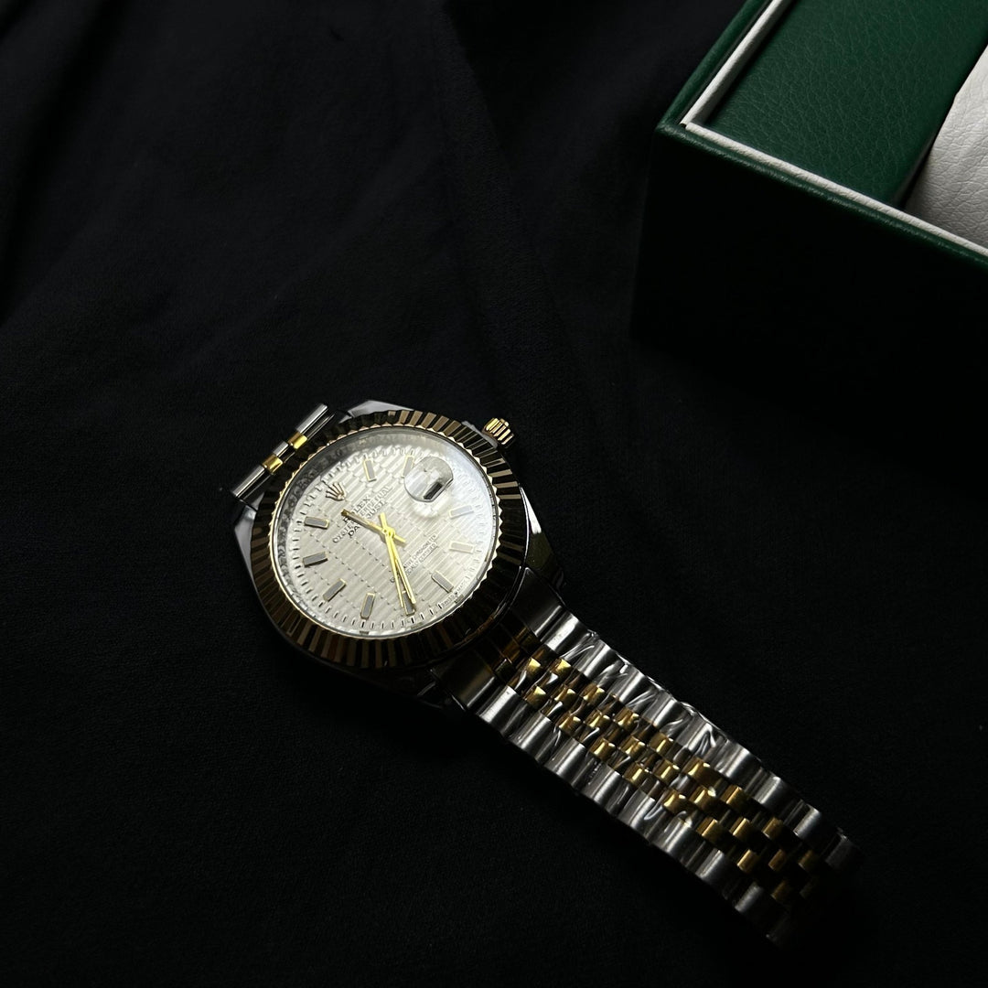 Rolex Oyster Perpetual in Oyster steel (white dial)
