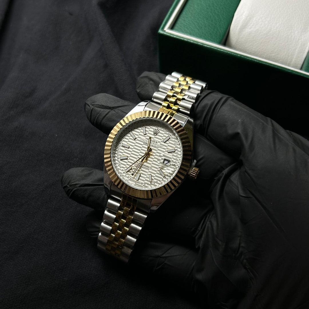 Rolex Oyster Perpetual in Oyster steel (white dial)