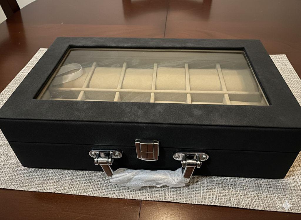 12-slot luxury watch display case and organizer, With handle made with a black PU leather exterio